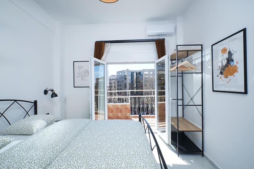 Vantage Apartment *